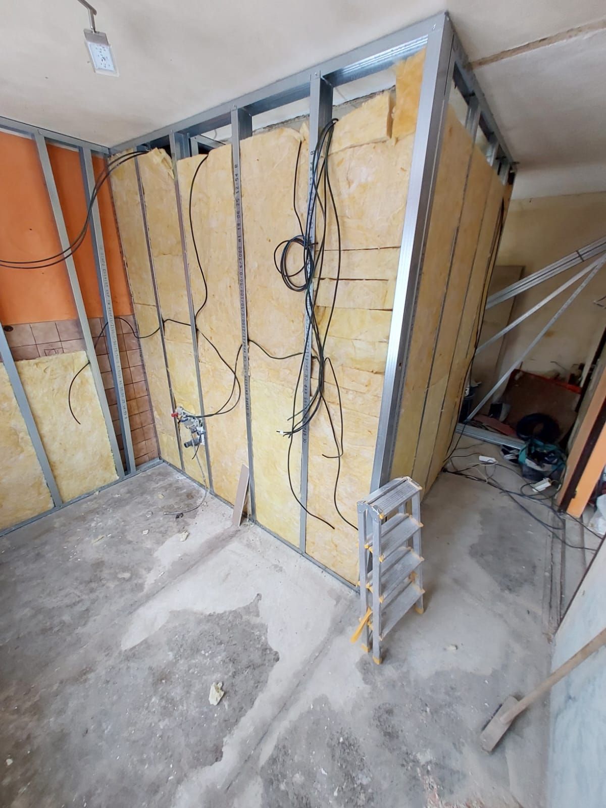 Stavba příček – fáze 2